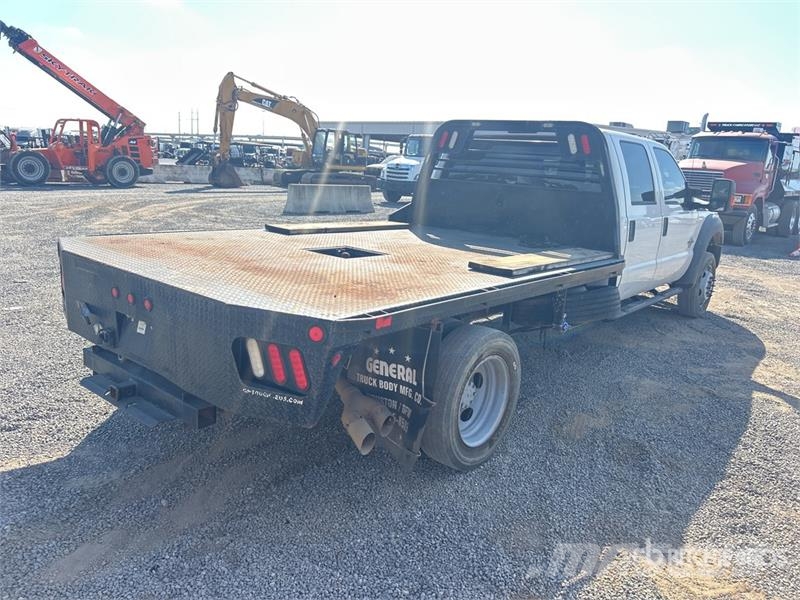 Ford F-550 XL 4x2 Crew Cab Flatbed Truck Tovornjaki s kesonom/platojem