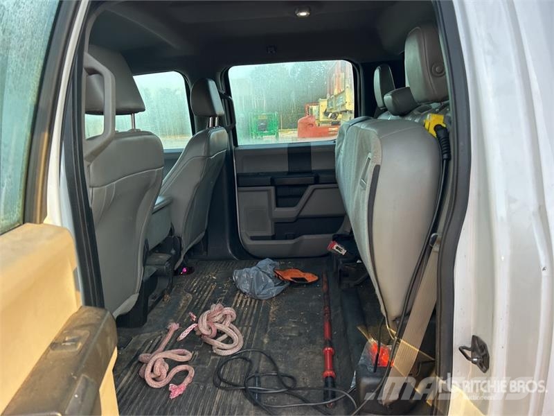 Ford F-550 XL 4x2 Crew Cab Chipper Truck Koka skaidu vedēji