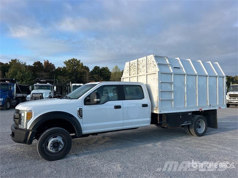 Ford F-550 XL 4x2 Crew Cab Chipper Truck Koka skaidu vedēji