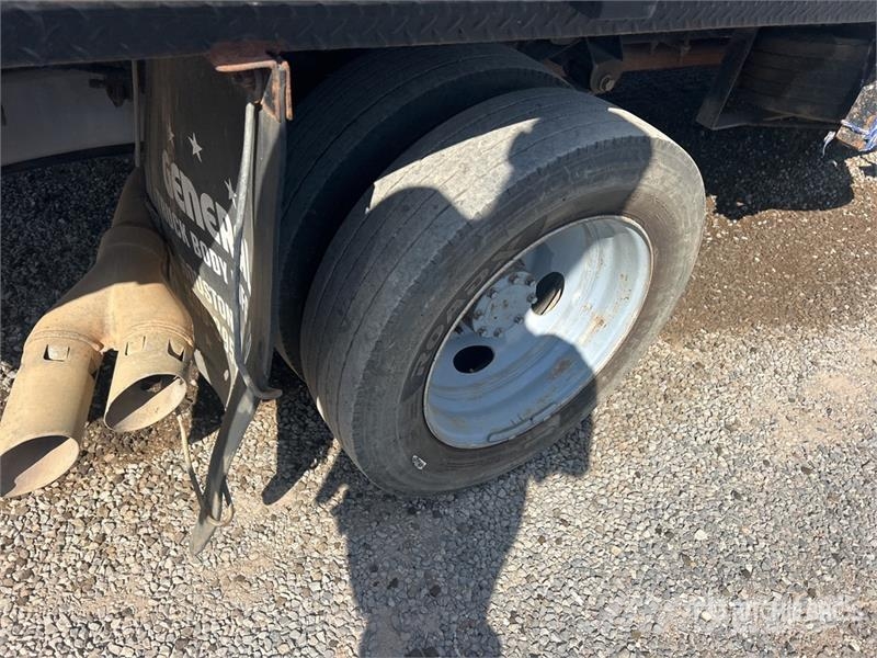 Ford F-550 XL 4x2 Crew Cab Flatbed Truck Tovornjaki s kesonom/platojem
