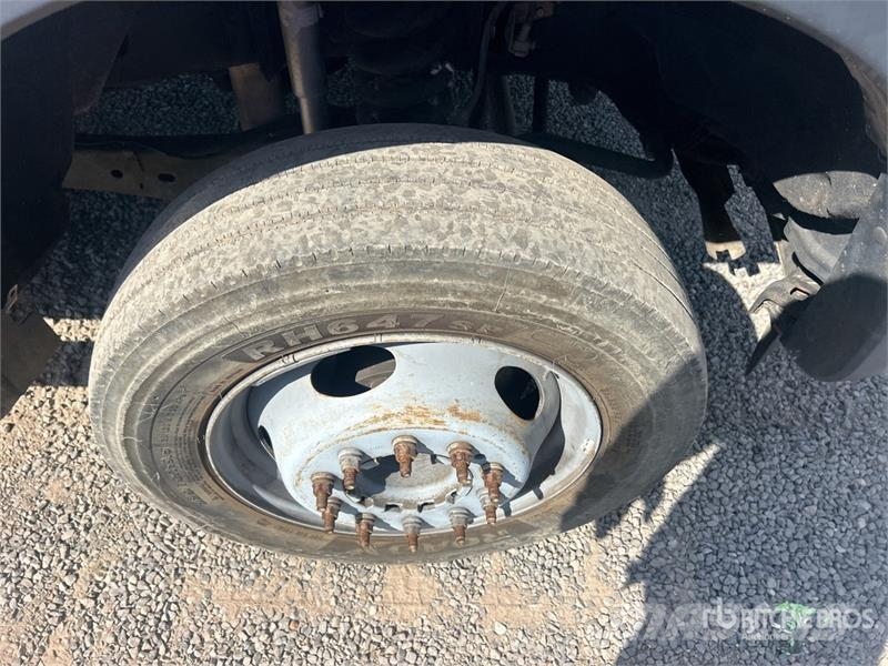 Ford F-550 XL 4x2 Crew Cab Flatbed Truck Tovornjaki s kesonom/platojem