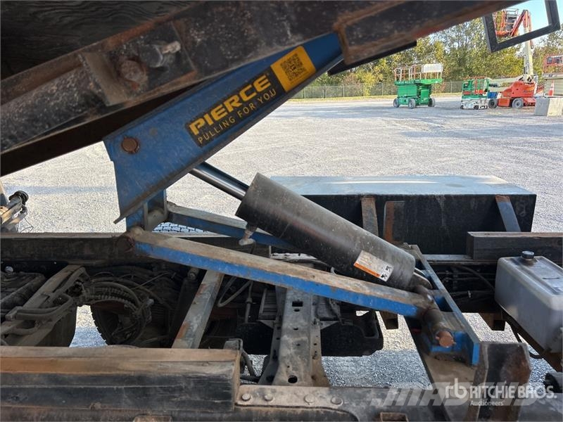 Ford F-550 XL 4x2 Crew Cab Chipper Truck Koka skaidu vedēji