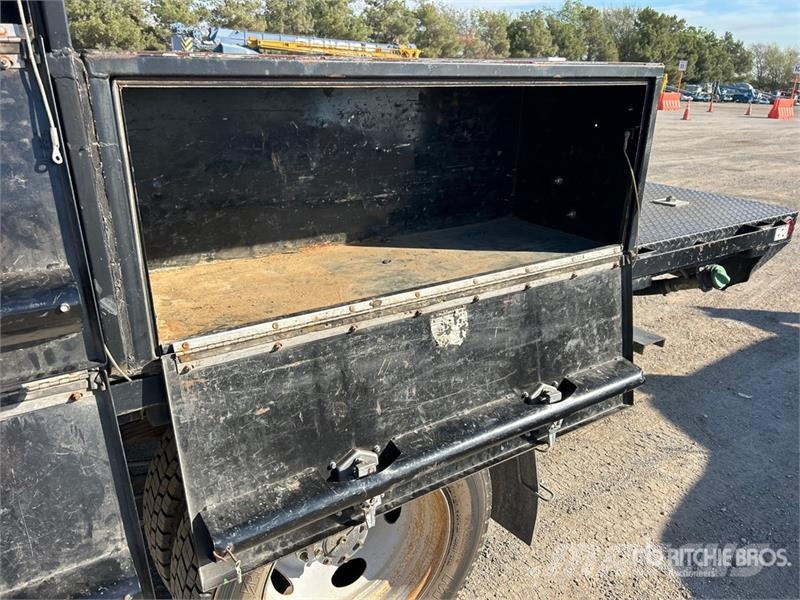 Ford F-550 XL 4x4 Crew Cab Flatbed Truck Platós / Ponyvás teherautók
