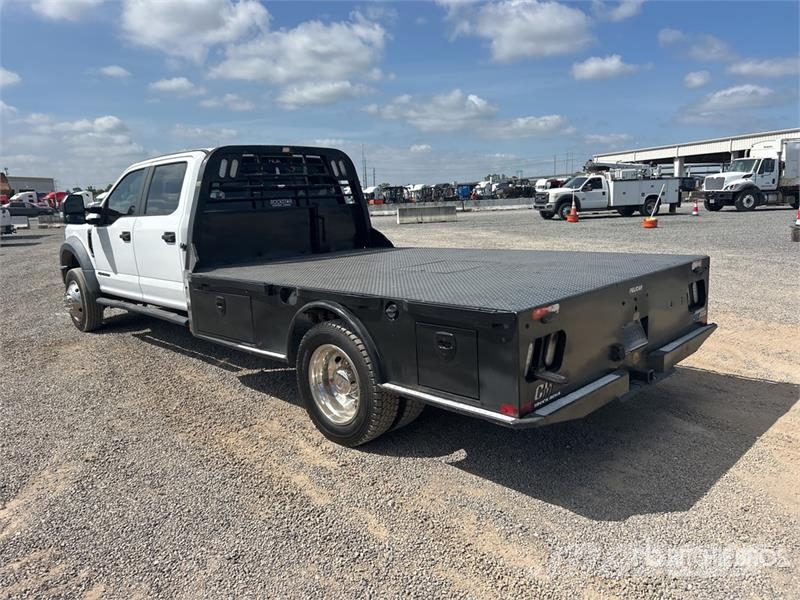 Ford F-550 XL 4x4 Crew Cab Flatbed Truck Tovornjaki s kesonom/platojem