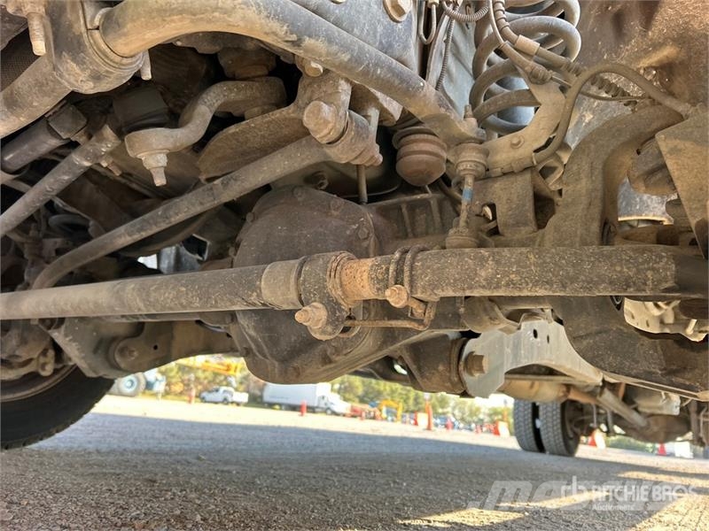 Ford F-550 XL 4x4 Crew Cab Flatbed Truck Platós / Ponyvás teherautók