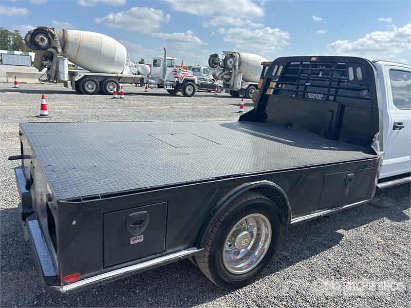 Ford F-550 XL 4x4 Crew Cab Flatbed Truck Tovornjaki s kesonom/platojem