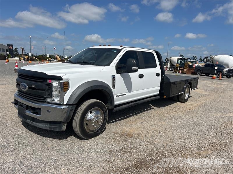 Ford F-550 XL 4x4 Crew Cab Flatbed Truck Tovornjaki s kesonom/platojem