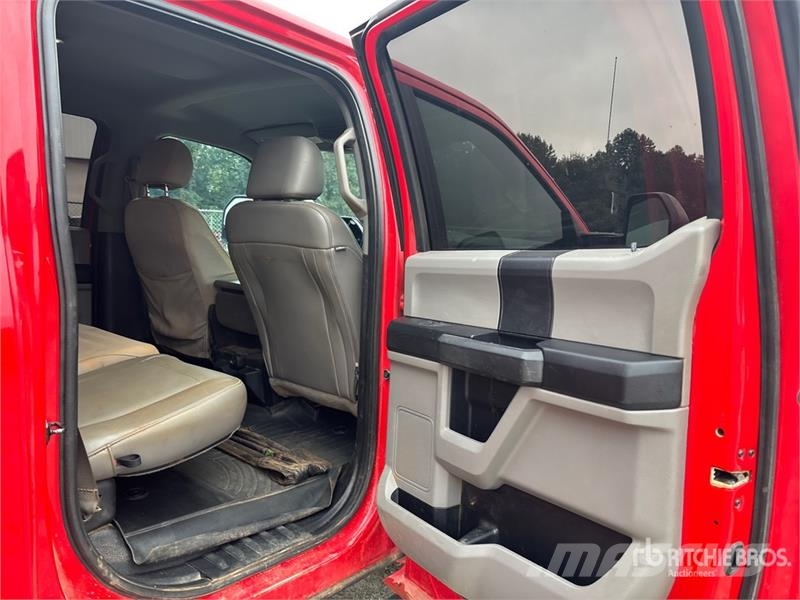 Ford F-550 XL 4x4 Crew Cab Utility Truck Utilitaire benne