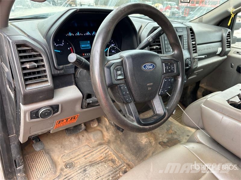 Ford F-550 XL 4x4 Crew Cab Utility Truck Caja abierta/laterales abatibles