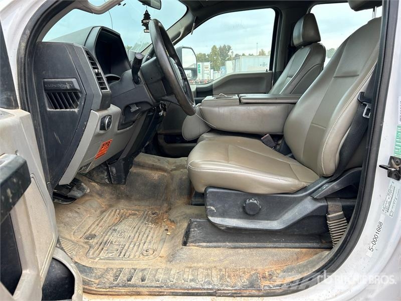 Ford F-550 XL 4x4 Crew Cab Utility Truck Caja abierta/laterales abatibles