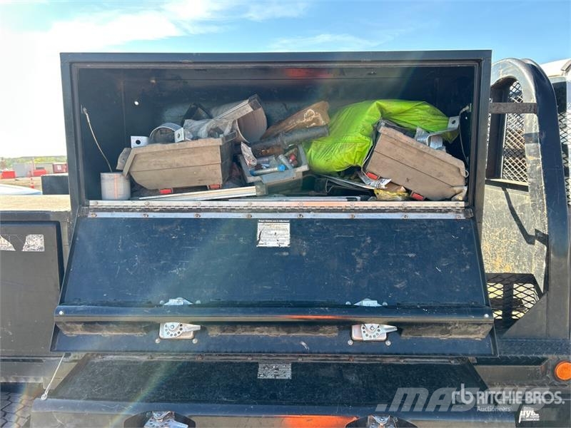 Ford F-550 XL 4x4 Crew Cab Flatbed Truck Platós / Ponyvás teherautók