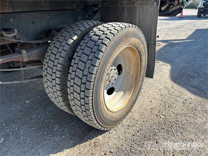 Ford F-550 XL 4x4 Crew Cab Flatbed Truck Platós / Ponyvás teherautók