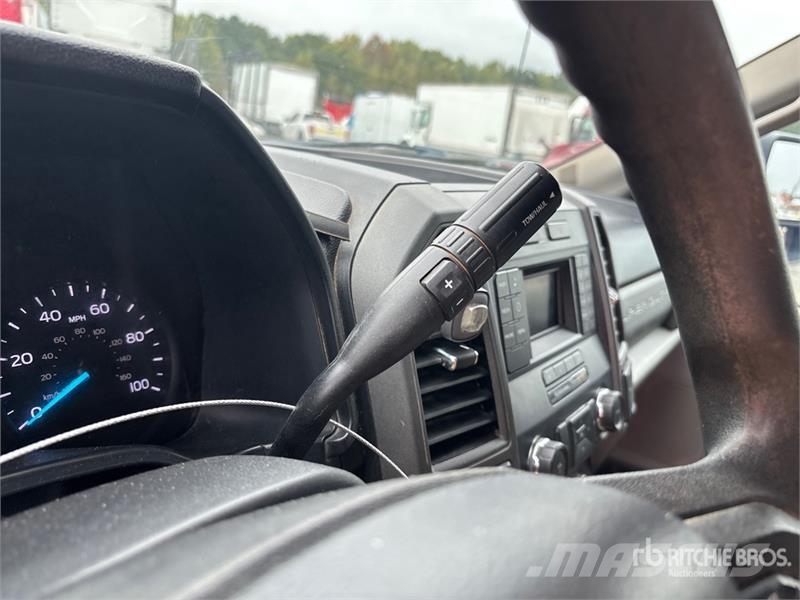 Ford F-550 XL 4x4 Crew Cab Utility Truck Utilitaire benne