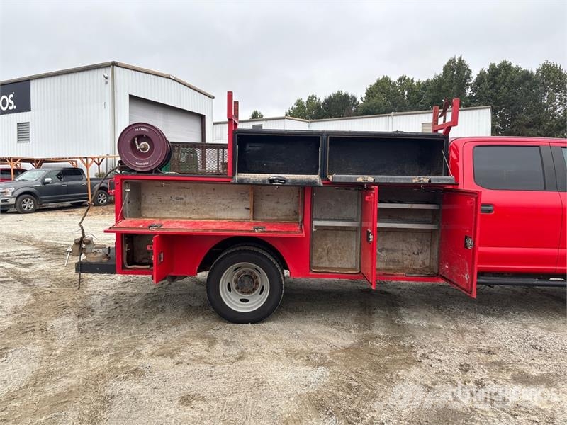 Ford F-550 XL 4x4 Crew Cab Utility Truck Utilitaire benne