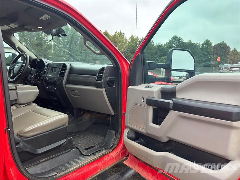 Ford F-550 XL 4x4 Crew Cab Utility Truck Utilitaire benne