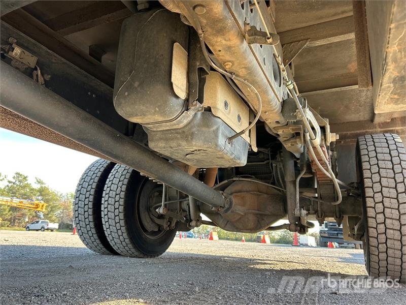 Ford F-550 XL 4x4 Crew Cab Flatbed Truck Platós / Ponyvás teherautók
