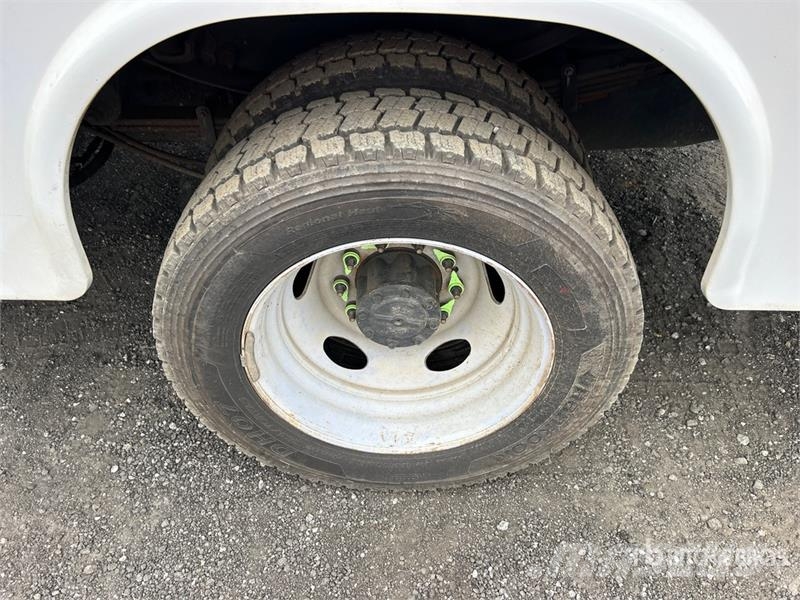 Ford F-550 XL 4x4 Crew Cab Utility Truck Caja abierta/laterales abatibles