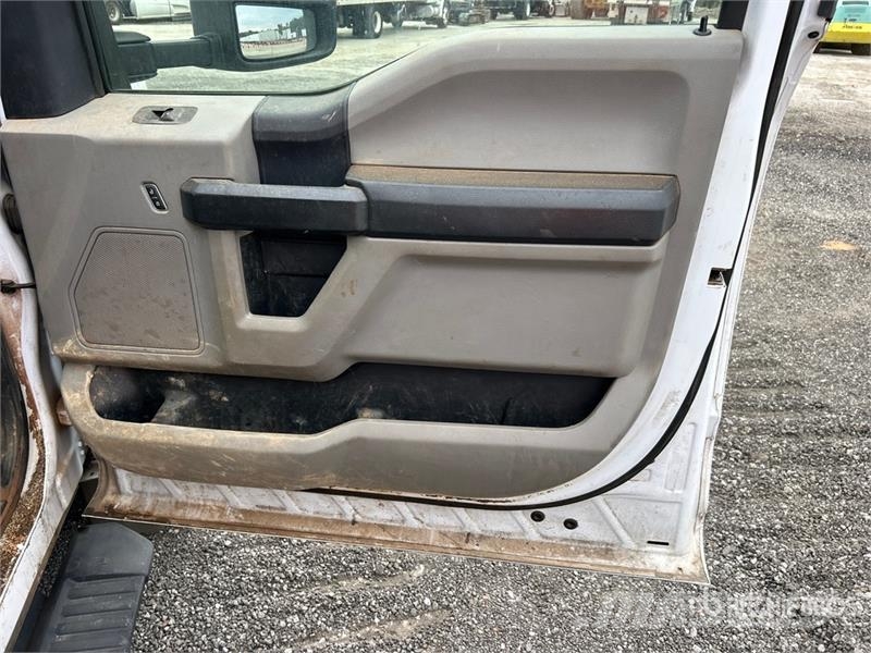 Ford F-550 XL 4x4 Crew Cab Utility Truck Caja abierta/laterales abatibles