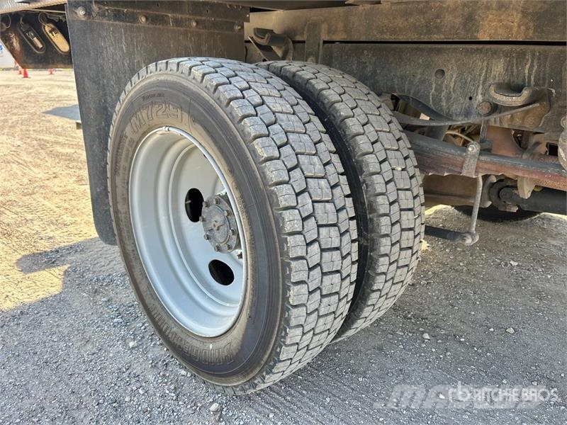 Ford F-550 XL 4x4 Crew Cab Flatbed Truck Platós / Ponyvás teherautók