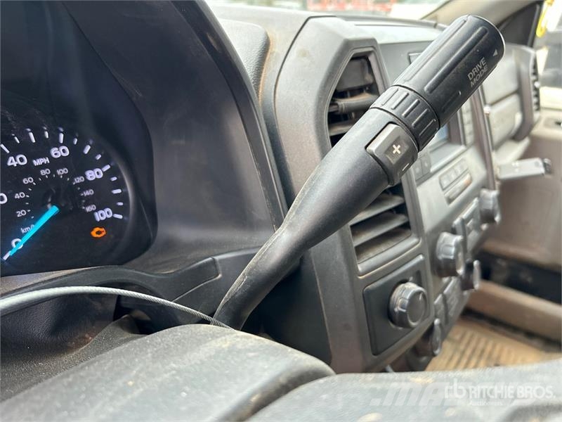 Ford F-550 XL 4x4 Crew Cab Utility Truck Caja abierta/laterales abatibles