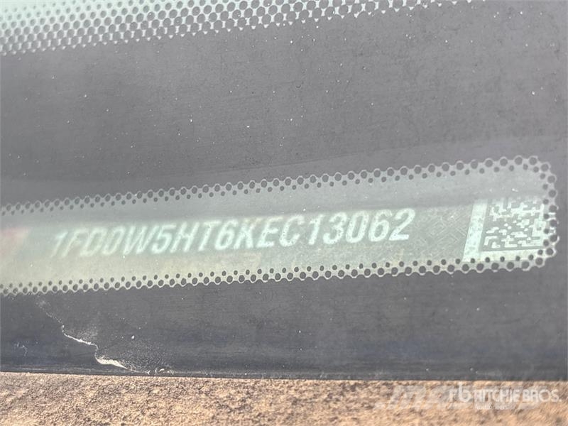 Ford F-550 XL 4x4 Crew Cab Utility Truck Utilitaire benne