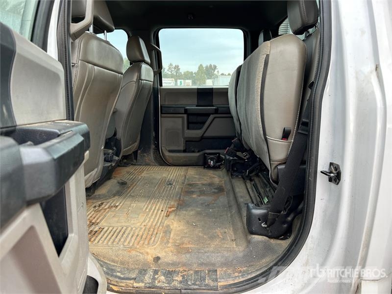 Ford F-550 XL 4x4 Crew Cab Utility Truck Caja abierta/laterales abatibles