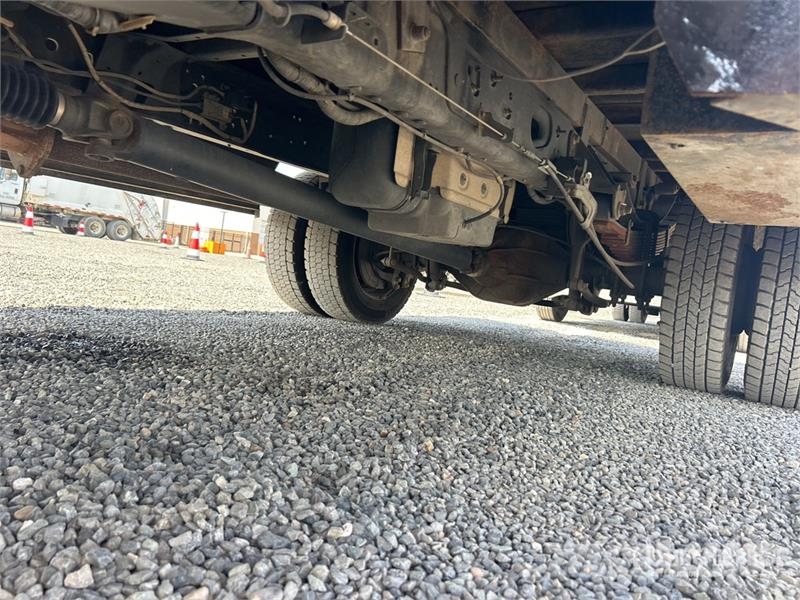 Ford F-550 XL 4x4 Crew Cab Flatbed Truck Tovornjaki s kesonom/platojem