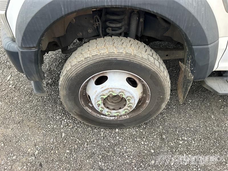 Ford F-550 XL 4x4 Crew Cab Utility Truck Caja abierta/laterales abatibles