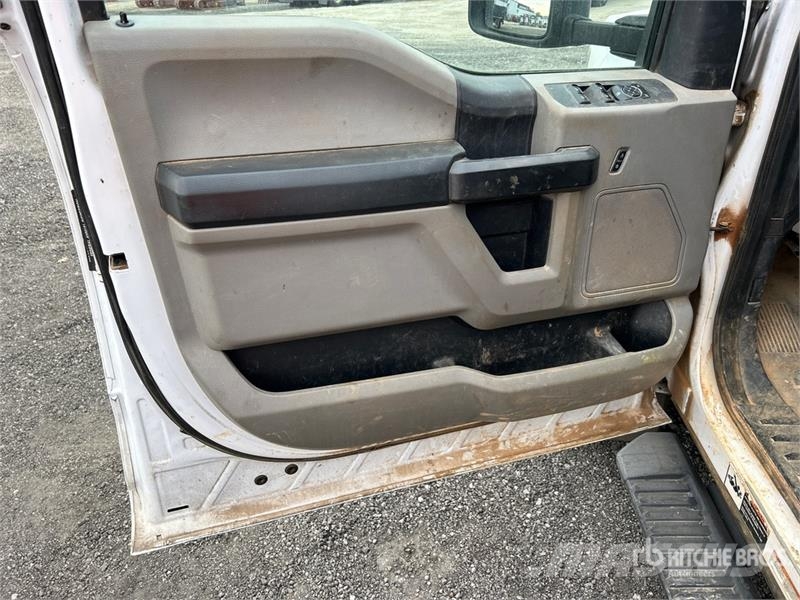 Ford F-550 XL 4x4 Crew Cab Utility Truck Caja abierta/laterales abatibles