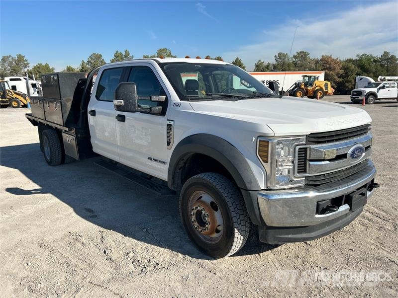 Ford F-550 XL 4x4 Crew Cab Flatbed Truck Platós / Ponyvás teherautók