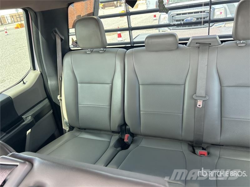 Ford F-550 XL 4x4 Crew Cab Flatbed Truck Tovornjaki s kesonom/platojem