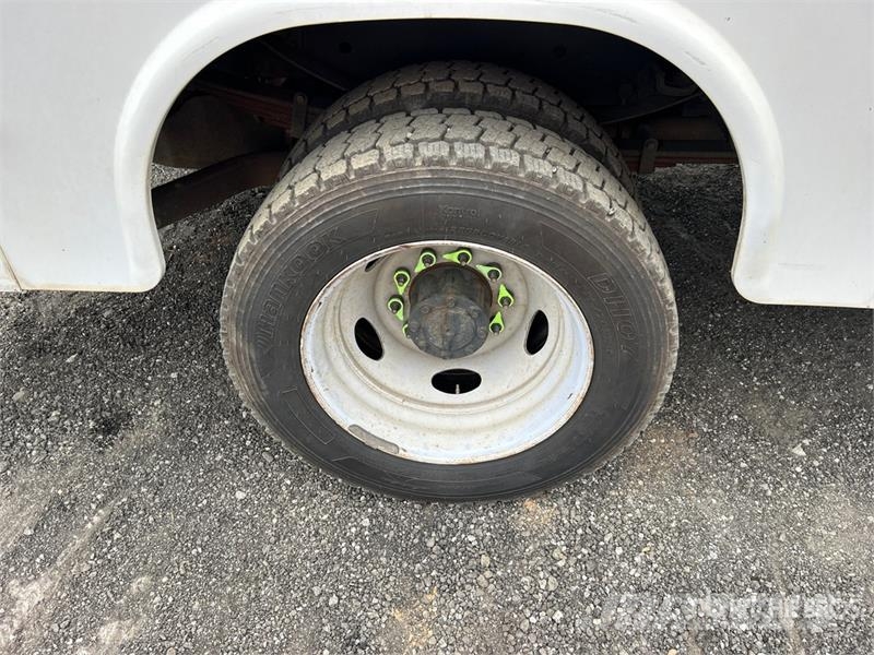 Ford F-550 XL 4x4 Crew Cab Utility Truck Caja abierta/laterales abatibles