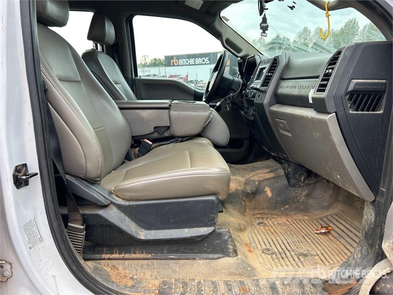 Ford F-550 XL 4x4 Crew Cab Utility Truck Caja abierta/laterales abatibles