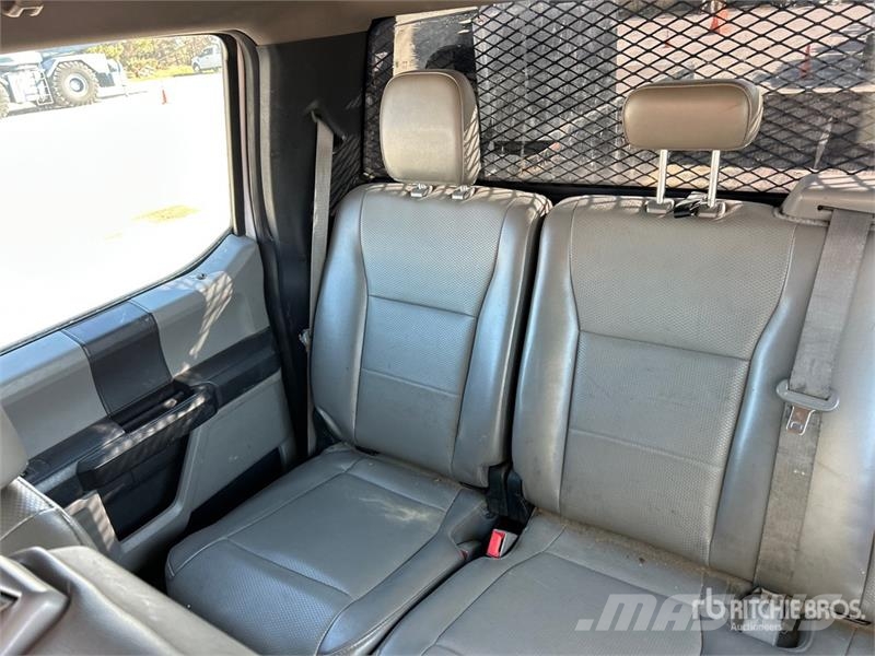 Ford F-550 XL 4x4 Crew Cab Flatbed Truck Platós / Ponyvás teherautók