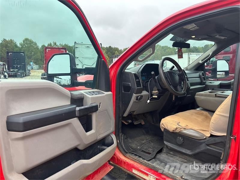 Ford F-550 XL 4x4 Crew Cab Utility Truck Utilitaire benne