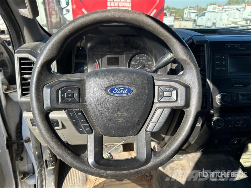 Ford F-550 XL 4x4 Crew Cab Flatbed Truck Platós / Ponyvás teherautók