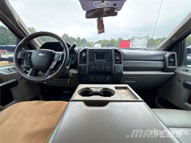 Ford F-550 XL 4x4 Crew Cab Utility Truck Utilitaire benne