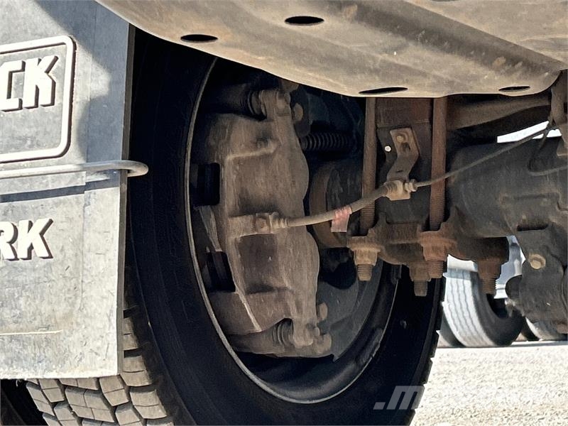 Ford F-550 XL 4x4 Crew Cab Flatbed Truck Platós / Ponyvás teherautók
