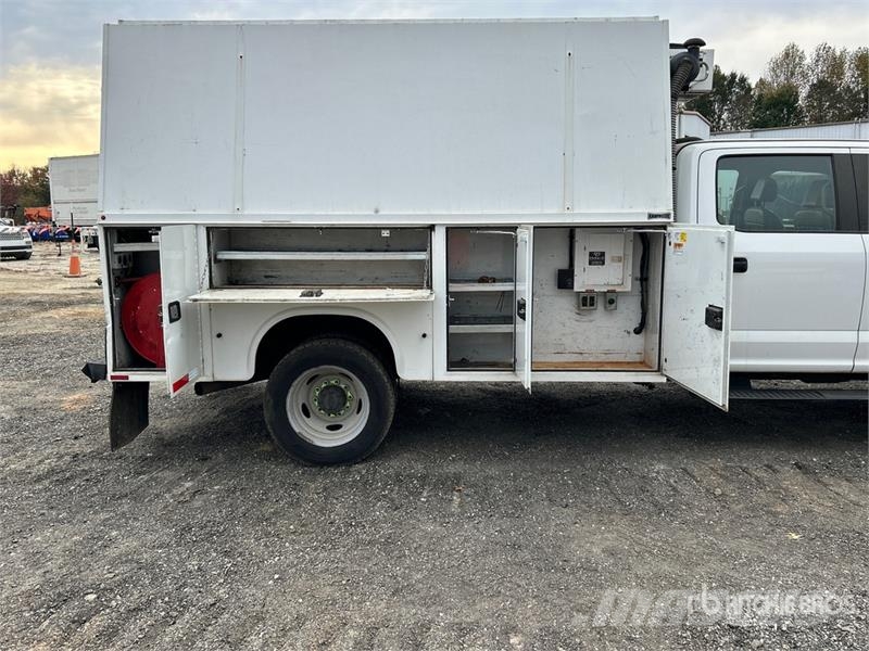 Ford F-550 XL 4x4 Crew Cab Utility Truck Caja abierta/laterales abatibles