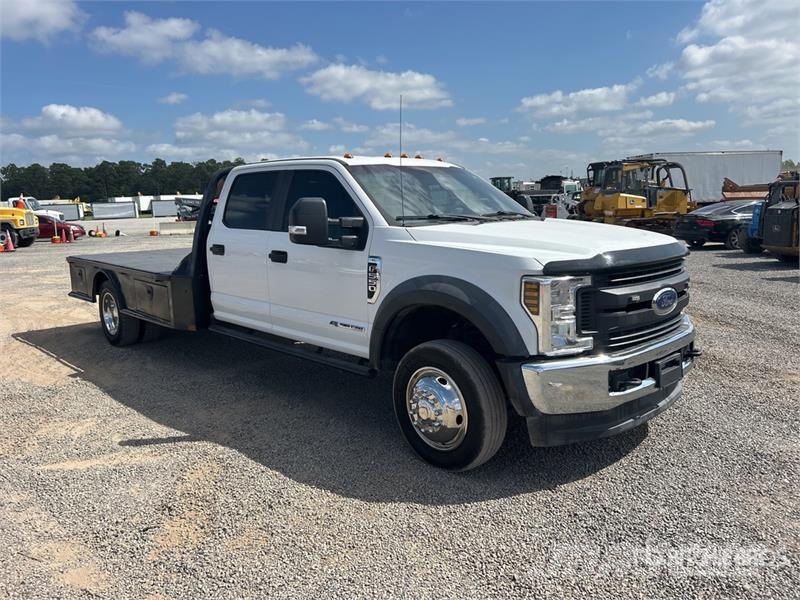 Ford F-550 XL 4x4 Crew Cab Flatbed Truck Tovornjaki s kesonom/platojem