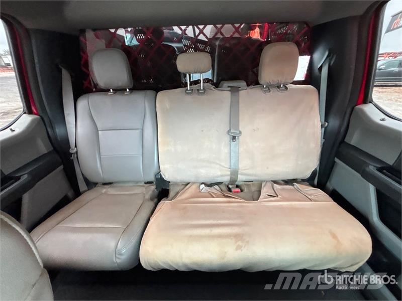 Ford F-550 XL 4x4 Crew Cab Utility Truck Utilitaire benne