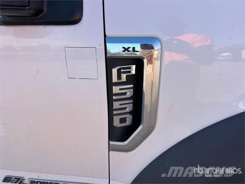 Ford F-550 XL 4x4 Crew Cab Flatbed Truck Platós / Ponyvás teherautók