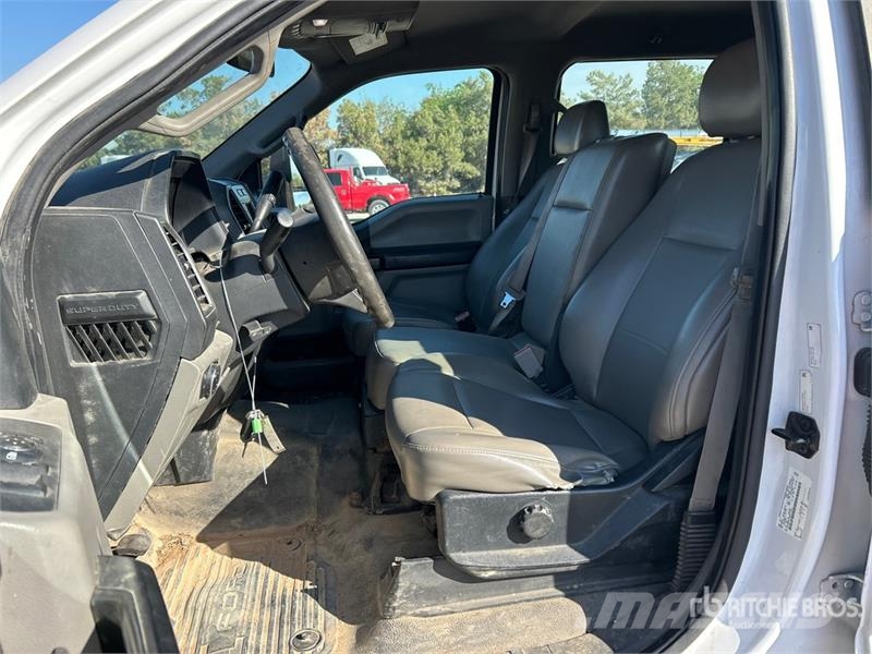 Ford F-550 XL 4x4 Crew Cab Flatbed Truck Platós / Ponyvás teherautók