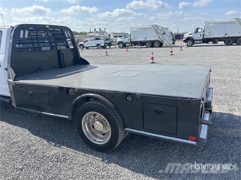 Ford F-550 XL 4x4 Crew Cab Flatbed Truck Tovornjaki s kesonom/platojem