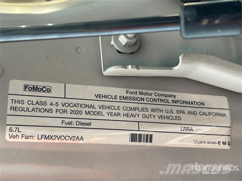 Ford F-550 XL 4x4 Crew Cab Utility Truck Caja abierta/laterales abatibles