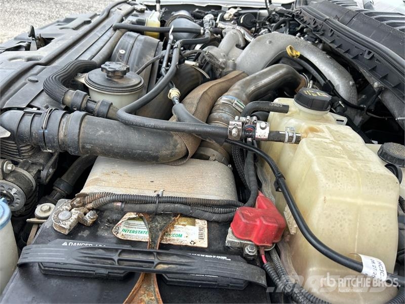 Ford F-550 XL 4x4 Crew Cab Utility Truck Caja abierta/laterales abatibles