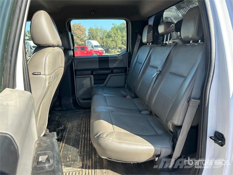 Ford F-550 XL 4x4 Crew Cab Flatbed Truck Platós / Ponyvás teherautók