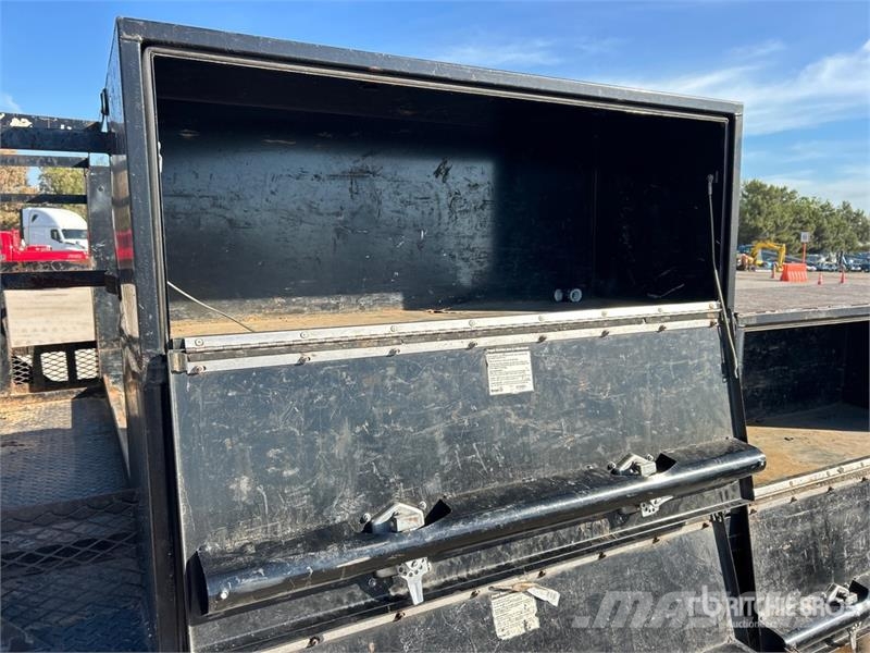 Ford F-550 XL 4x4 Crew Cab Flatbed Truck Platós / Ponyvás teherautók