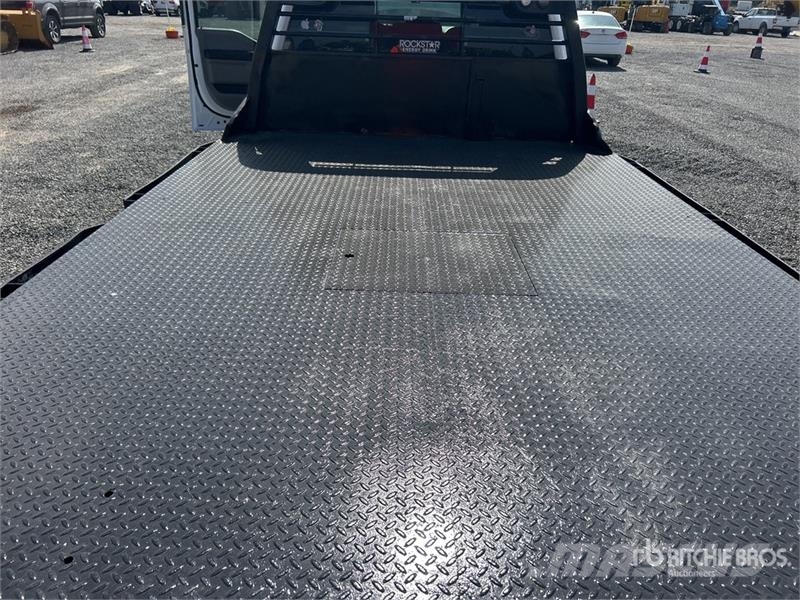 Ford F-550 XL 4x4 Crew Cab Flatbed Truck Tovornjaki s kesonom/platojem