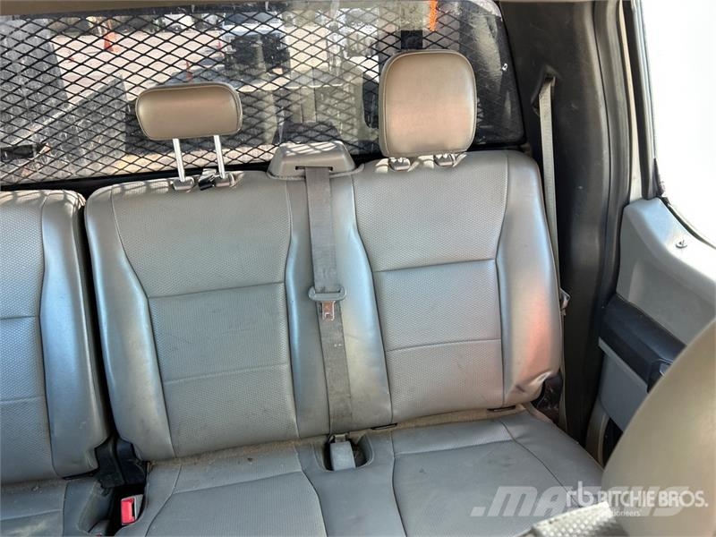 Ford F-550 XL 4x4 Crew Cab Flatbed Truck Platós / Ponyvás teherautók